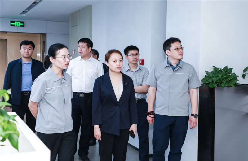 2023年5月15日，河北建材职业技术学院党委书记张明莉一行到888集团北京集团进行校企合作交流。